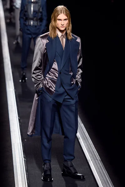 Look 39